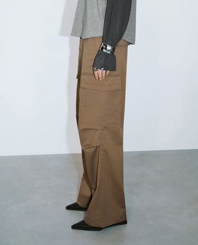  URBAN REVIVO - Quần nữ ống rộng phối túi hiện đại 