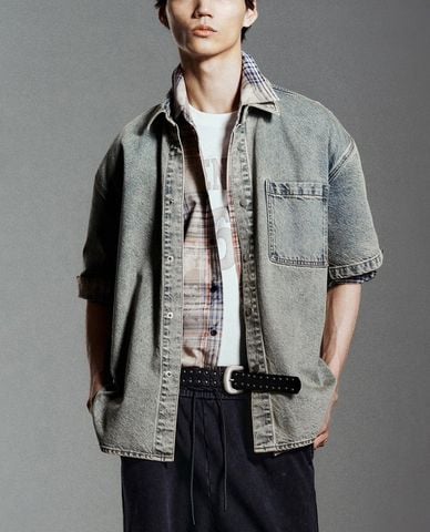  URBAN REVIVO - Áo sơ mi denim nam tay ngắn hiện đại 