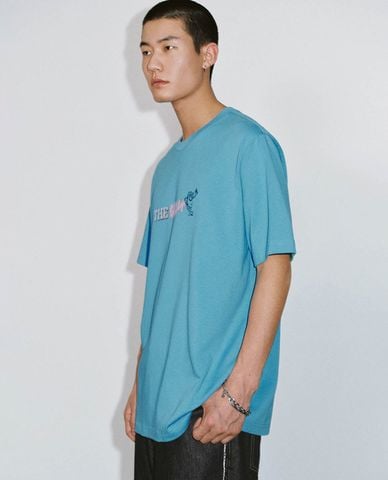  URBAN REVIVO - Áo thun nam cổ tròn tay ngắn in chữ 