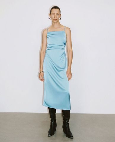  URBAN REVIVO - Đầm hai dây midi xếp nếp hiện đại 