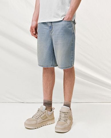  URBAN REVIVO - Quần short jeans nam ngang gối Leisure 