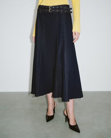  URBAN REVIVO - Chân váy denim midi lưng cao phối thắt lưng 