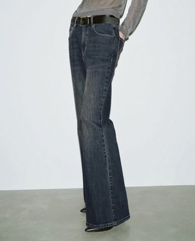  URBAN REVIVO - Quần jeans nữ ống loe phối thắt lưng 