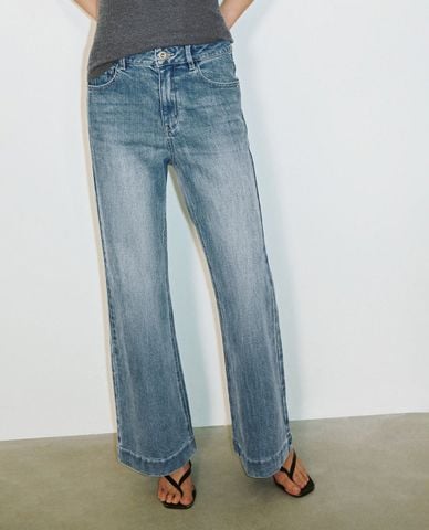  URBAN REVIVO - Quần jeans nữ ống loe wash bạc 