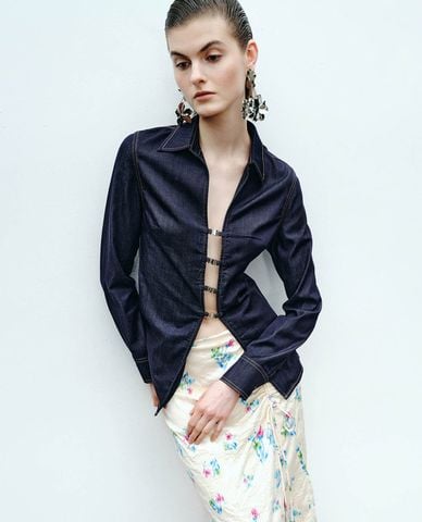  URBAN REVIVO - Áo sơ mi denim nữ cổ bẻ tay dài 