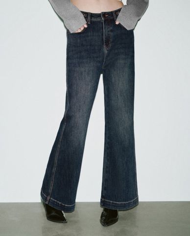  URBAN REVIVO - Quần jeans nữ ống loe thanh lịch 