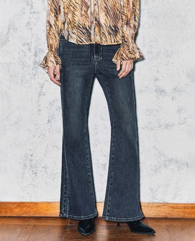  URBAN REVIVO - Quần jeans nữ ống loe hiện đại 