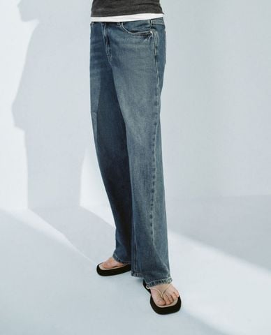  URBAN REVIVO - Quần jeans nữ ống rộng wash bạc thời trang 