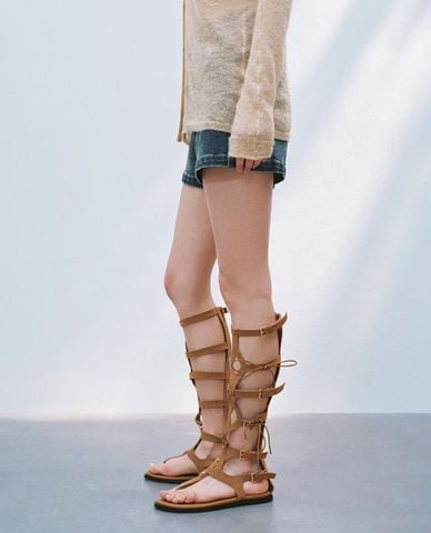  URBAN REVIVO - Quần short jeans nữ wash bạc 