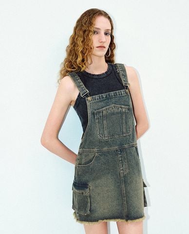  URBAN REVIVO - Jumpsuits nữ denim cổ yếm Distressed Raw Hem 