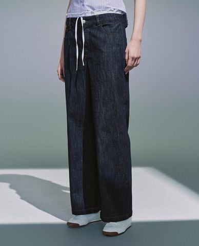  URBAN REVIVO - Quần jeans nữ ống rộng lưng thun phối dây rút 