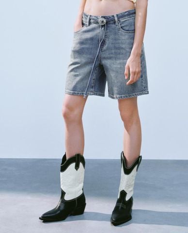  URBAN REVIVO - Quần short jeans nữ ống rộng cá tính 