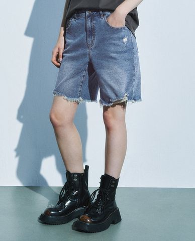  URBAN REVIVO - Quần short jeans nữ ngang gối thời trang 