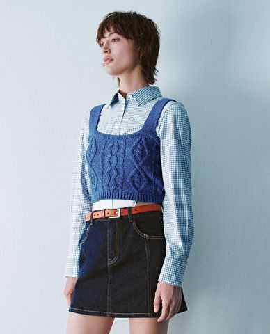  URBAN REVIVO - Áo hai dây nữ dệt kim phom croptop cá tính 