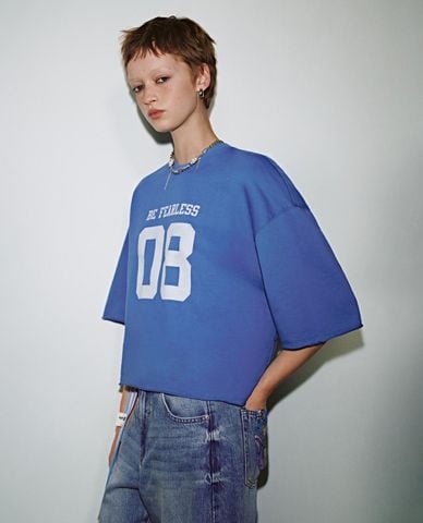  URBAN REVIVO - Áo thun nữ cổ tròn tay ngắn phom rộng 