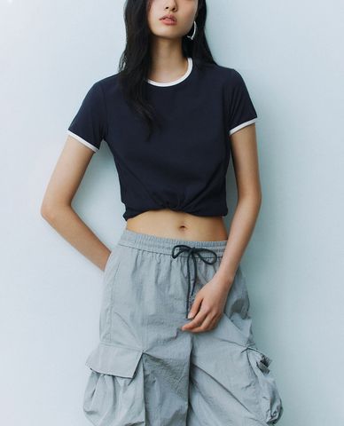  URBAN REVIVO - Áo thun nữ cổ tròn tay ngắn thời trang 