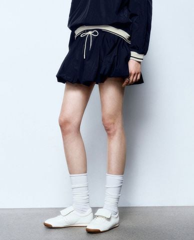  URBAN REVIVO - Chân váy chữ A phom mini xếp ly nữ tính 