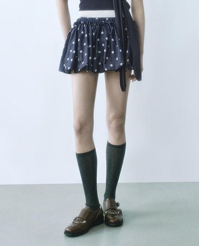  URBAN REVIVO - Chân váy chữ A mini chấm bi dáng xoè 