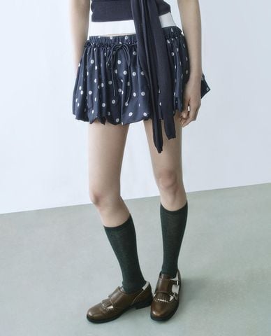  URBAN REVIVO - Chân váy chữ A mini chấm bi dáng xoè 
