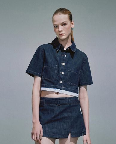  URBAN REVIVO - Áo sơ mi denim nữ phom croptop 