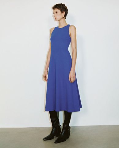  URBAN REVIVO - Đầm sát nách cổ tròn Aline 