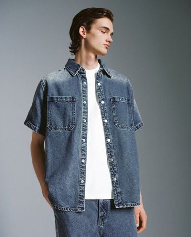  URBAN REVIVO - Áo sơ mi denim nam cổ bẻ tay ngắn Press Button Straight 