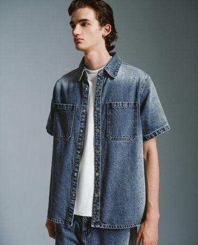  URBAN REVIVO - Áo sơ mi denim nam cổ bẻ tay ngắn Press Button Straight 