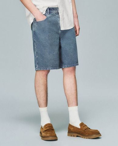  URBAN REVIVO - Quần short jeans nam ngang gối lưng thun 
