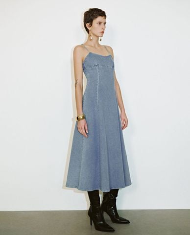  URBAN REVIVO - Đầm denim midi hai dây thời trang 