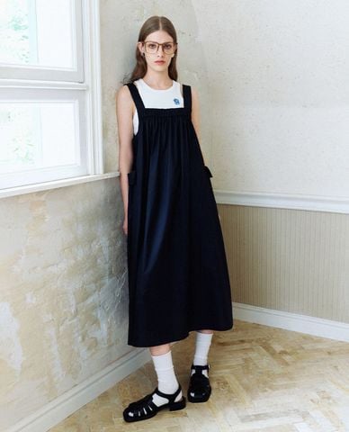  URBAN REVIVO - Đầm hai dây midi xếp li Square Cut Collar Aline 