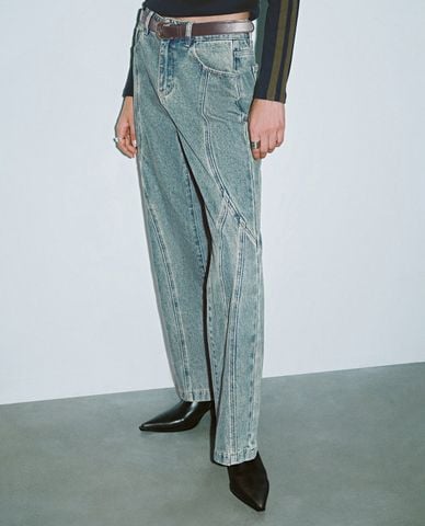  URBAN REVIVO - Quần jeans nữ ống rộng phối thắt lưng 