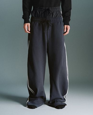  URBAN REVIVO - Quần nam ống rộng phối quần hai lớp hiện đại 