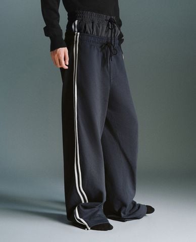  URBAN REVIVO - Quần nam ống rộng phối quần hai lớp hiện đại 