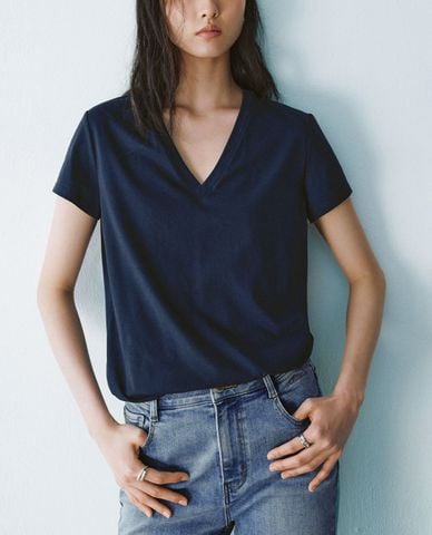  URBAN REVIVO - Áo thun nữ cổ V tay ngắn trẻ trung 