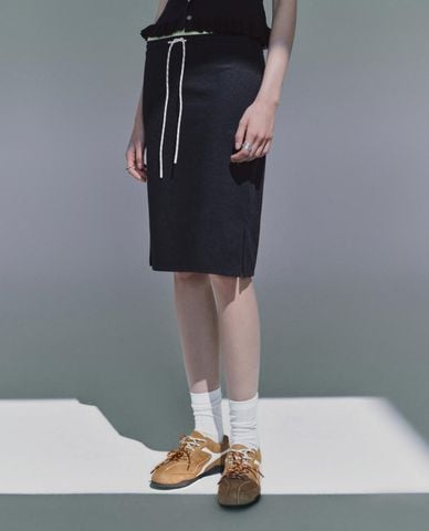  URBAN REVIVO - Chân váy phom suông midi phối dây rút 