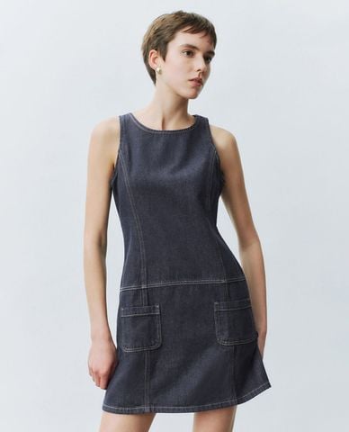  URBAN REVIVO - Đầm sát nách denim mini phối túi 