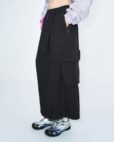  URBAN REVIVO - Chân váy phom suông midi phối túi hộp 