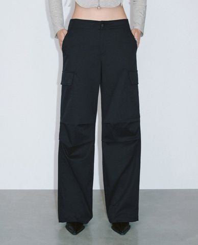  URBAN REVIVO - Quần nữ ống rộng phối túi hiện đại 