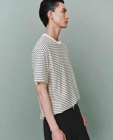 URBAN REVIVO - Áo thun nam cổ tròn tay ngắn Striped 