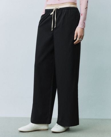  URBAN REVIVO - Quần nữ ống rộng phối lưng thun hiện đại 