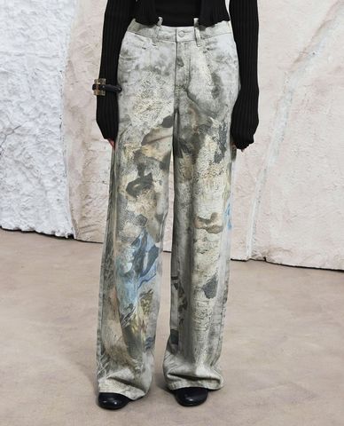  URBAN REVIVO - Quần jeans nữ ống rộng phối màu cá tính 