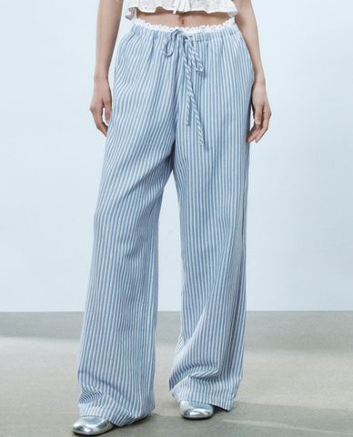 URBAN REVIVO - Quần nữ ống rộng lưng thun kẻ sọc 