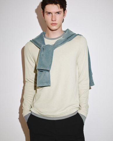  URBAN REVIVO - Áo thun nam cổ tròn tay dài trẻ trung 