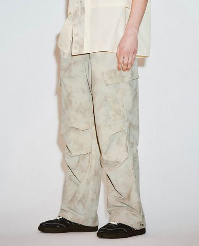  URBAN REVIVO - Quần nam ống rộng phối túi hộp 