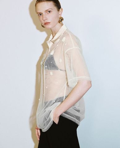  URBAN REVIVO - Áo thun nữ thiết kế xuyên thấu cá tính 