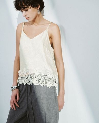  URBAN REVIVO - Áo hai dây nữ cổ V Lace 