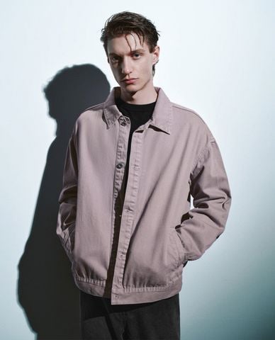  URBAN REVIVO - Áo khoác denim nam phối túi thời thượng 