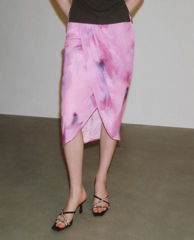  URBAN REVIVO - Chân váy quấn midi Asymmetrical Floral 