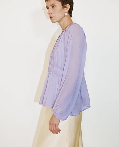  URBAN REVIVO - Áo kiểu nữ cổ tròn xếp li Shirred Overhead 