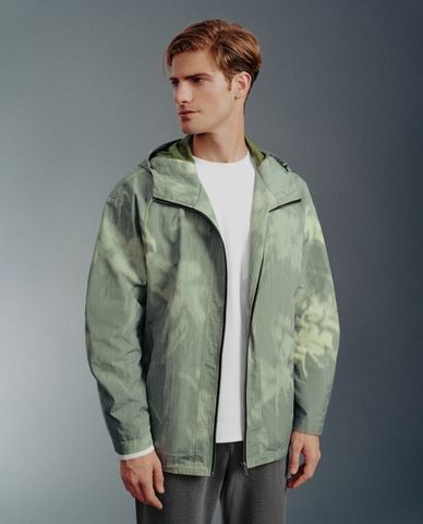  URBAN REVIVO - Áo khoác nam phối mũ khóa zip hiện đại Oversized 